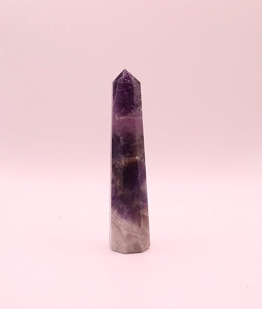 Amethist obelisk